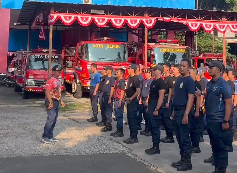 Petugas Damkar Kota Depok. (Foto: Dok RUZKA INDONESIA)