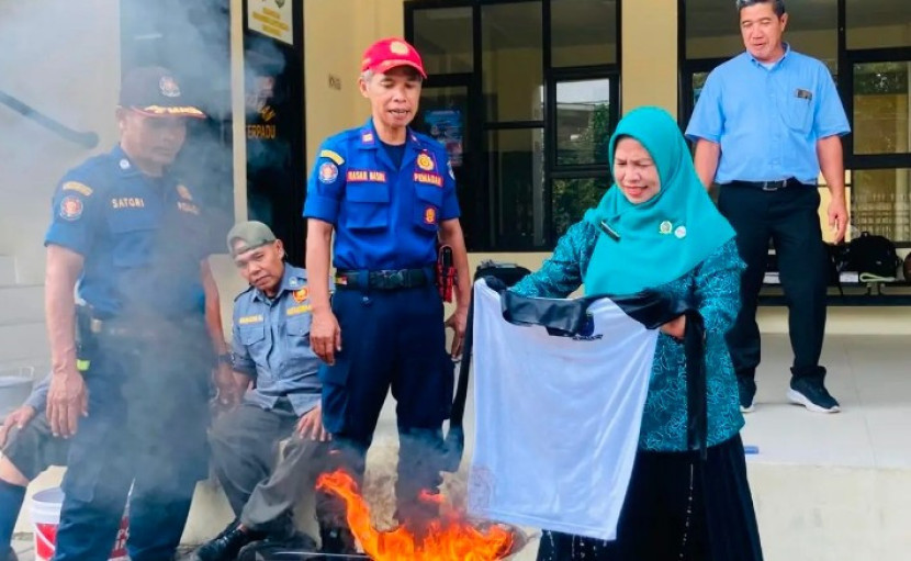 Pelatihan pencegahan kebakaran oleh Damkar Kota Depok. (Foto: Dok Diskomimfo Kota Depok)