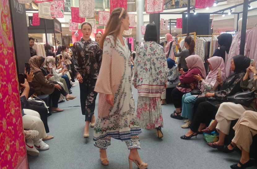 Fashion show di METRO Modest Fashion Week 2025 di mal Margocity Depok. (Foto: Rusty Nurdiansyah/RUZKA INDONESIA) 