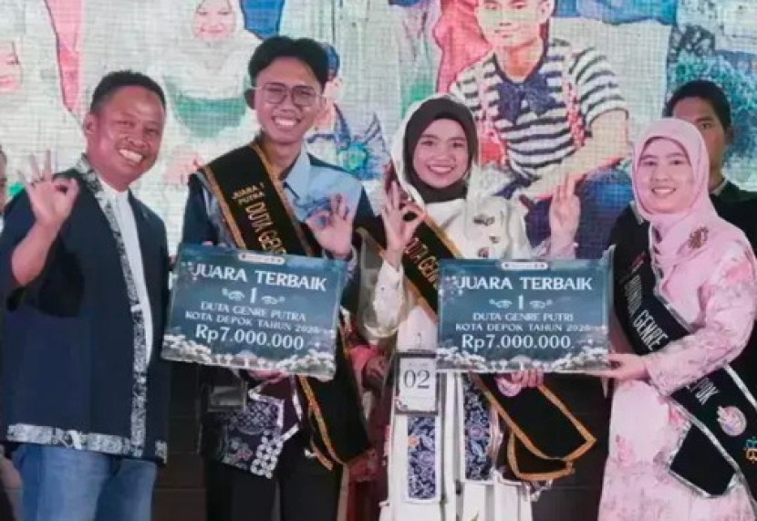 Atif Yahya dari Kecamatan Sawangan dan Buti Adia dari Kecamatan Sukmajaya sebagai Juara 1 Duta GenRe Kota Depok tahun 2025. (Foto: Dok Diskominfo Kota Depok)