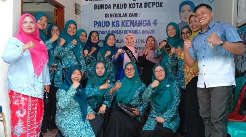 Bunda PAUD Kota Depok, Siti Barkah Hasanah mengunjungi PAUD Kenanga 4, di Kelurahan Sukamaju, Kecamatan Cilodong, Kota Depok, Selasa (07/10/2025). (Foto: Dok Kelurahan Sukamaju)