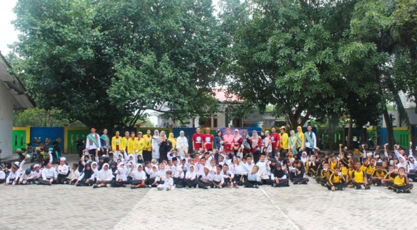 FMIPA UI menggelar roadshow “Shell of Hope” sebagai Langkah strategis untuk menumbuhkan kesadaran generasi muda akan pentingnya pelestarian lingkungan laut sejak dini di Kepulauan Seribu. (Foto: Dok Humas UI) 