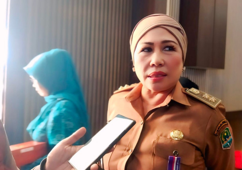 Kepala Desa Kawung Hilir, Hj. Yosa Novita memaparkan inovasi unggulan desanya di Gedung BKPSDM Kabupaten Majalengka. (Foto: Dok Eko Widiantoro)
