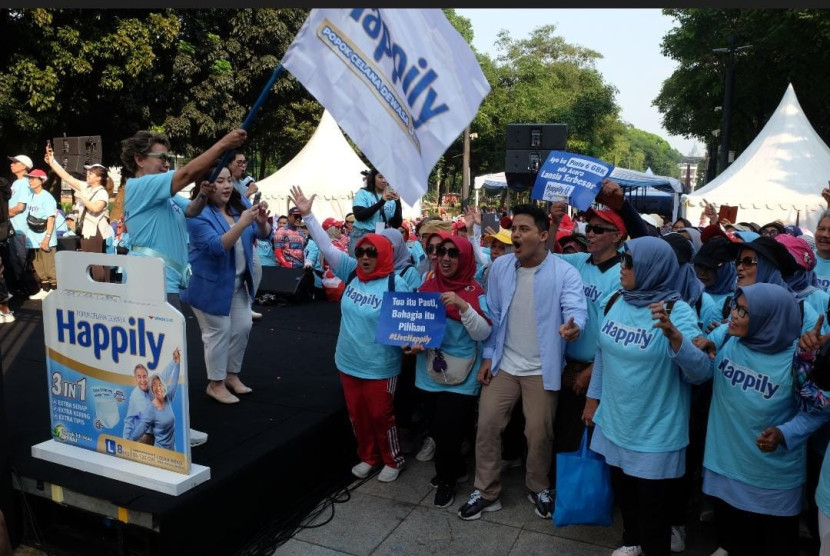 Peluncuran popok Happily ditandai melalui acara Happily Day yang digelar di Plaza Sudirman Pintu 6 Gelora Bung Karno (GBK) Jakarta, Minggu (12/10/2025) . (Foto: Ruzkaindonesia/YBP) 