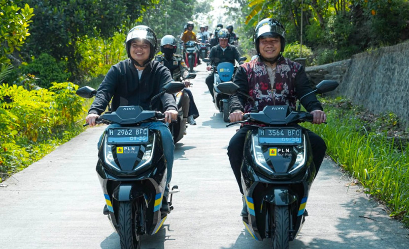 Touring Electric Vehicle (EV) PLN Icon Plus di Kabupaten Sragen. (Foto: Dok Humas PLN Icon Plus)
