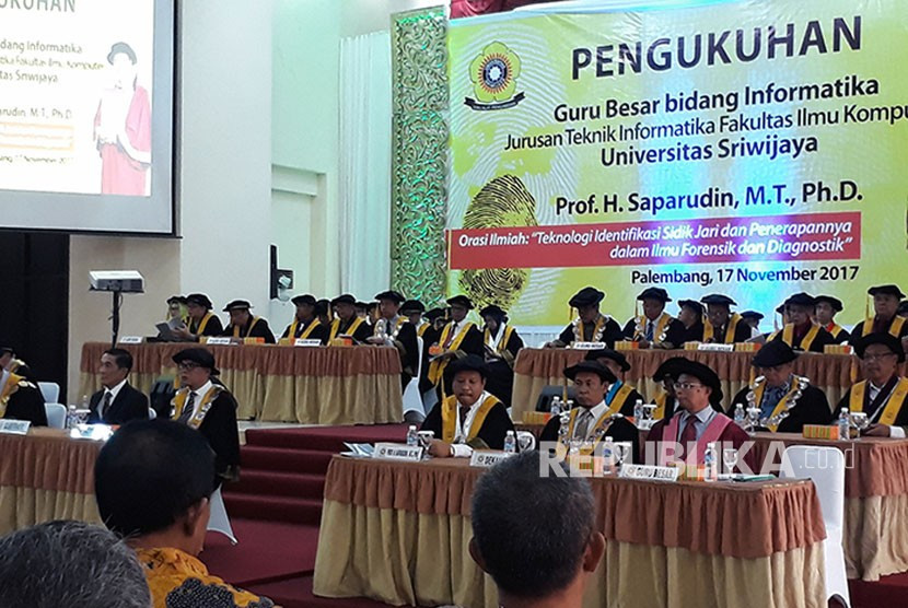 Sidang senat Unsri pada pengukuhan Prof Udin sebagai Guru Besar Unsri Tahun 2017. (FOTO: Maspril Aries)