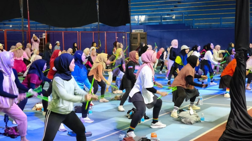 Peserta yang hadir bersemangat mengikuti poundfit di Yogyakarta, Minggu (12/10/2025). Foto: Sompo Insurance