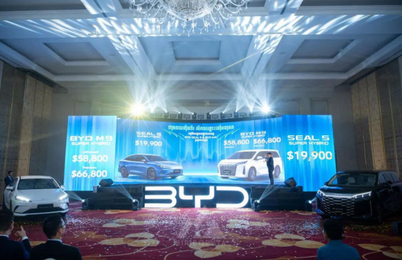 Peluncuran dua model BYD di Kamboja. Foto: BYD.