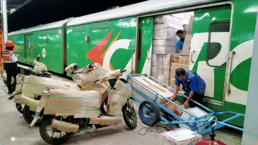 Ilustrasi. Angkutan retail PT KAI telah membuka akses distribusi lebih luas bagi UMKM dan masyarakat. (Foto: Humas PT KAI)