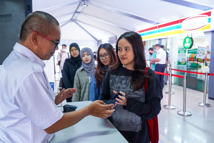Ilustrasi. Saat ini melalui program BPTV, boarding pass KAI memberi keuntungan eksklusif hingga 50 persen buat pelanggan. (Foto: Dok. Humas KAI)
