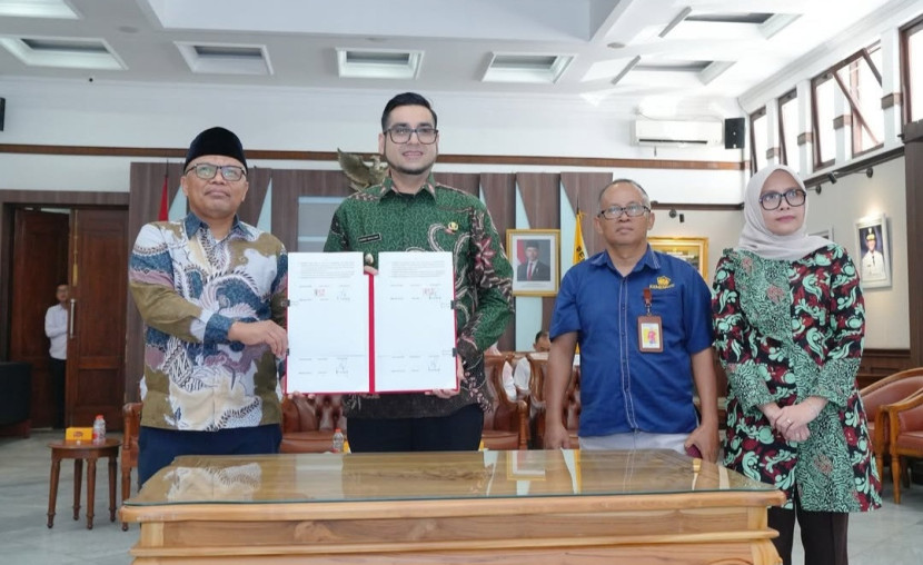 Penandatanganan kerjasama antara Kemenkeu dan Pemkot Sukabumi di Balai Kota Sukabumi, Rabu (15/10/2025).