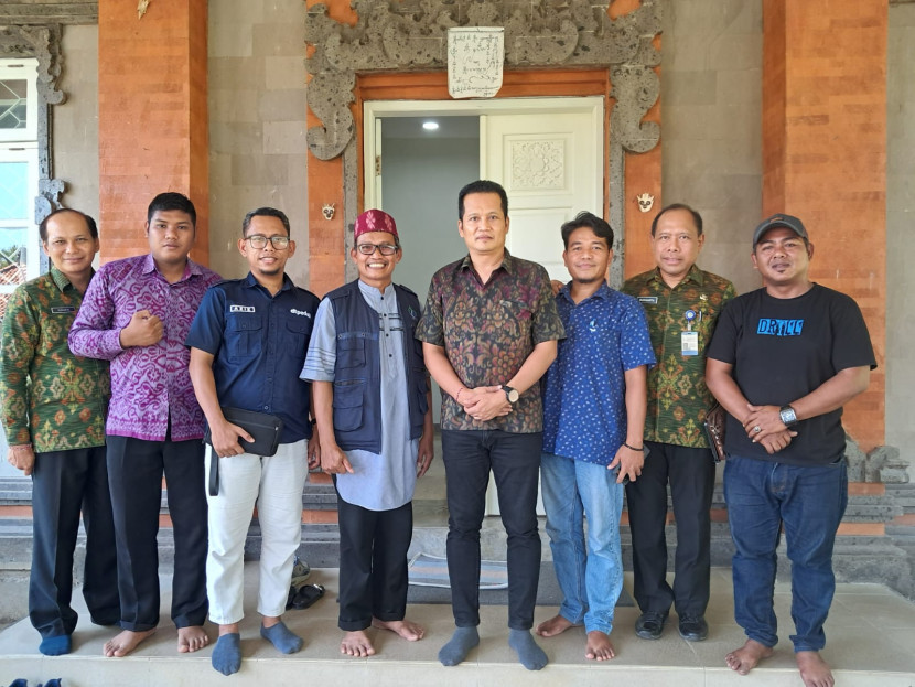 Bersama Bupati Jembrana, I Made Kembang Hartawan menerima Tim Masjid Pantai Bali di rumah jabatan pada Selasa 14 Oktober 2025. (Foto: Dok YMPN)