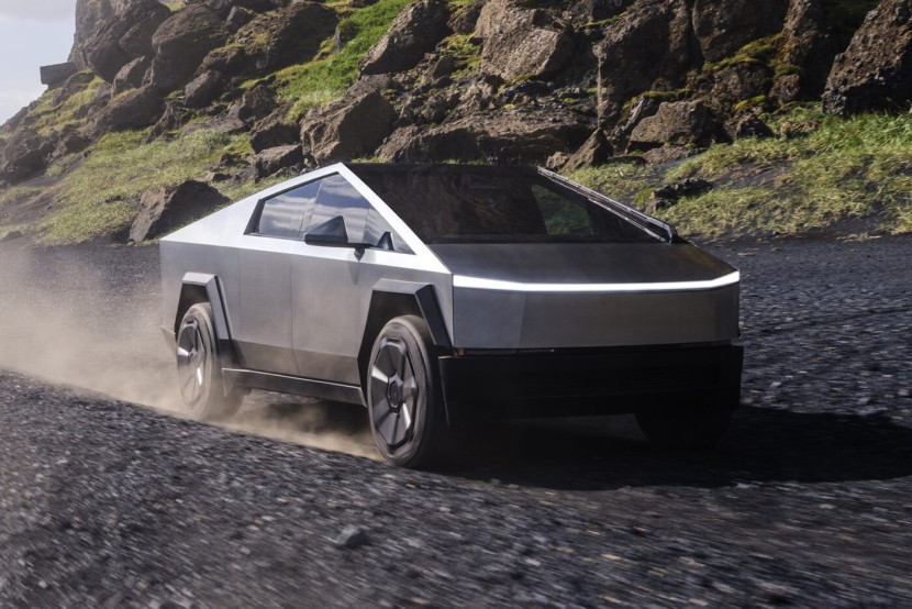 Cybertruck Tesla diborong oleh dua perusahaan milik Elon Musk lainnya, SpaceX dan xAI. Foto: Tesla.