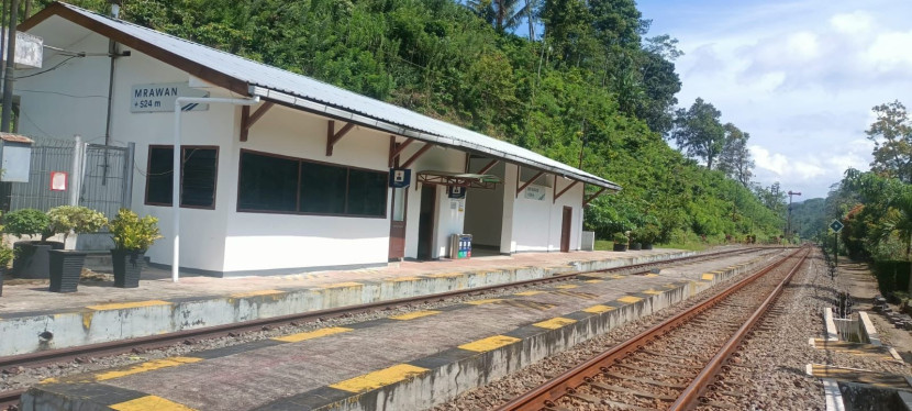 Stasiun Mrawan yang berdiri sejak 10 September 1902 berperan besar dalam menggerakkan roda perekonomian wilayah Jember dan Banyuwangi. (Foto: Humas KAI)