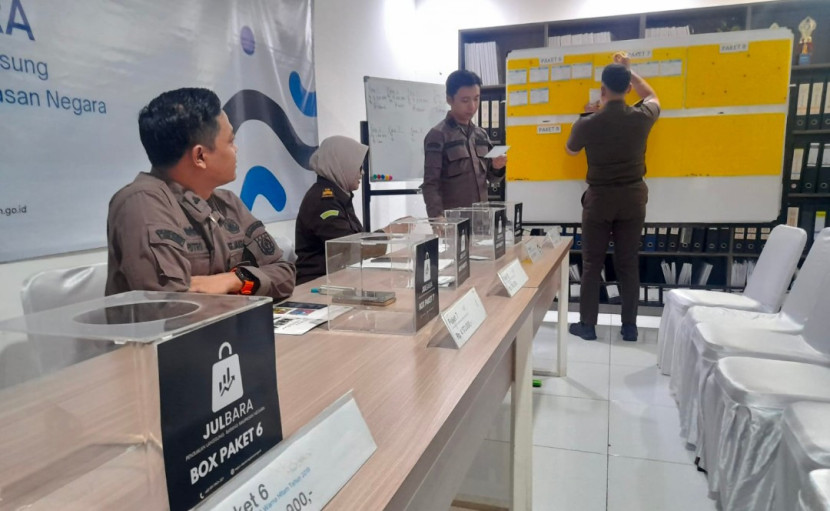 Pelaksanaan lelang program Julbara Kejari Kota Depok. (Foto: Dok RUZKA INDONESIA)
