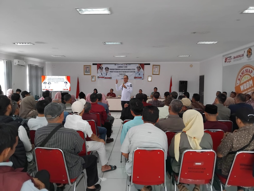 Bimbingan Teknis (Bimtek) Program Pemberdayaan Rukun Warga (P2RW) Kecamatan Citamiang Tahun 2025 yang digelar di Aula Kecamatan Citamiang, Kamis (16/10/2025).