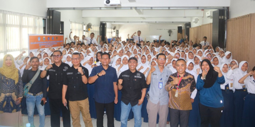 PWI Pokja Jaksel gelar penyuluhan Narkoba di SMP Negeri 267 Jakarta Selatan, Kamis (16/10/2025). (Foto: Dok PWI Pokja Jaksel)
