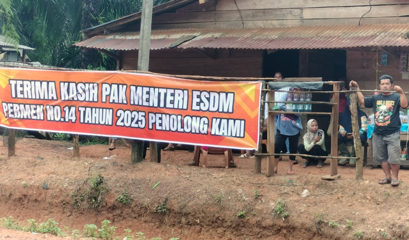 Salah satu spanduk menyambut Menteri ESDM di Keluang. (FOTO: Maspril Aries)