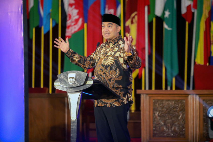Wali Kota Bandung Muhammad Farhan menyampaikan sambutan saat acara Asia Africa Youth Forum (AAYF) 2025 di Gedung Merdeka, Foto: Diskominfo Kota Bandung