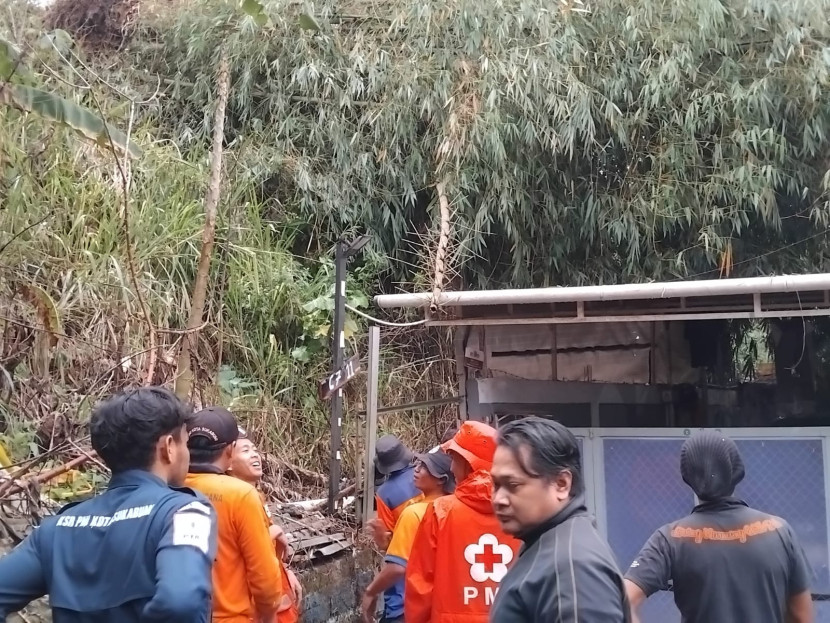 Longsor di tebing Perum Prana Kota Sukabumi, Jumat (17/10/2025)