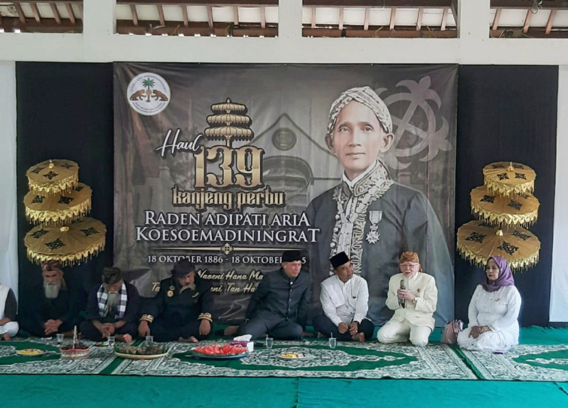 PYM Rd Ikik Lukman Soemadisurya (Raja Sumedang Larang) hadir menyampaikan pemaparan sejarah Haul ke-139 Kanjeng RAA Kusumadiningrat. Foto: Dani Daniar