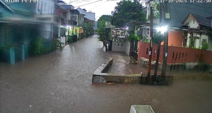 Banjir di perumahan Permata Depok, Jumat (17/10/2025). (Foto: Dok RUZKA INDONESIA) 