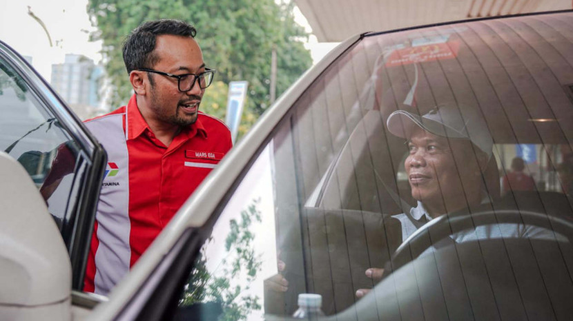 Direktur Utama Pertamina Patra Niaga, Mars Ega Legowo Putra, dalam kegiatan Pantau Bareng SPBU di SPBU 31.12802 MT Haryono, Jakarta, Jumat (17/10/2025) untuk memastikan standar pelayanan pelanggan di SPBU terus terjaga. (Foto: Dok RUZKA INDONESIA)