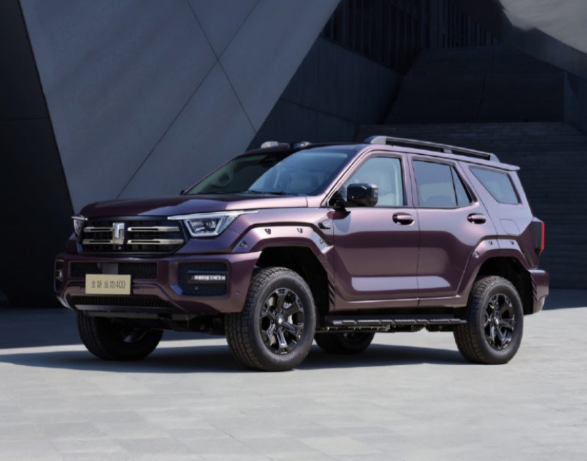 SUV Tank 400 terbaru dalam balutan cat eksterior