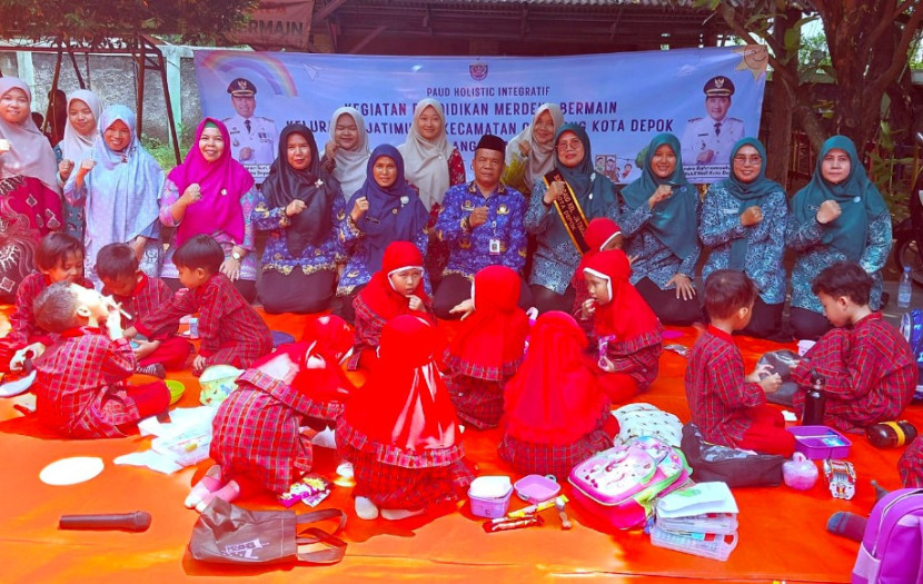 Kegiatan Pendidikan Merdeka Bermain, bagian dari program PAUD Holistik Integratif (HI) di PAUD Delima Kelurahan Kalimulya, Kecamatan Cilodong, Kota Depok,.Jumat (17/10/2025). (Foto: Dok Diskominfo Kota Depok).