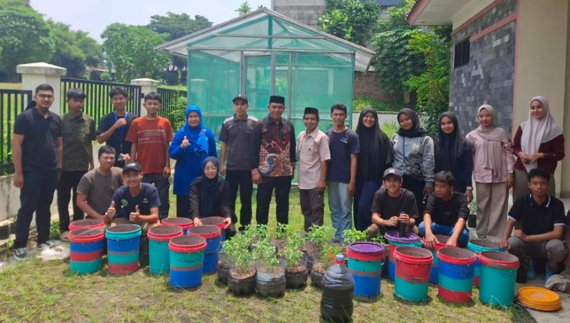 Konseling Remaja Kembangkan Urban Farming di Kantor Kelurahan Sawangan Depok