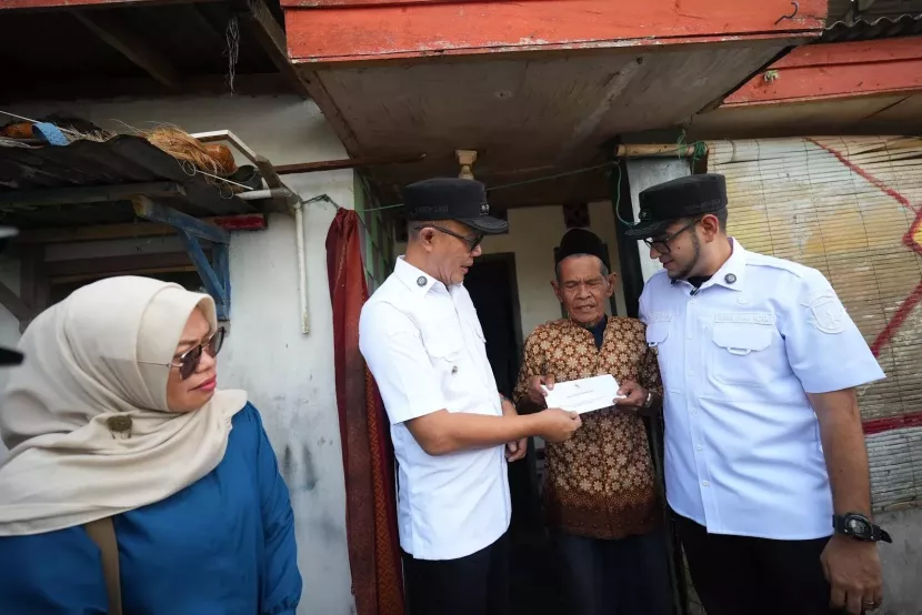 Program Ayeuna Waktuna Berbagi Berkah (12 PAS) digelar di Kelurahan Dayeuhluhur, Kecamatan Warudoyong Kota Sukabumi, Ahad (19/10/2025).