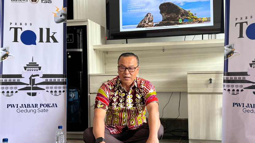 Kepada Disparbud Jabar Iendra Sofyan Saat Beraudensi dengan Wartawan Pokja Gedung Sate (foto: ist.)