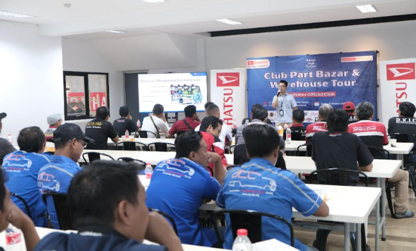 Kegiatan edukasi tentang suku cadang asli kepada komunitas. dok Daihatsu