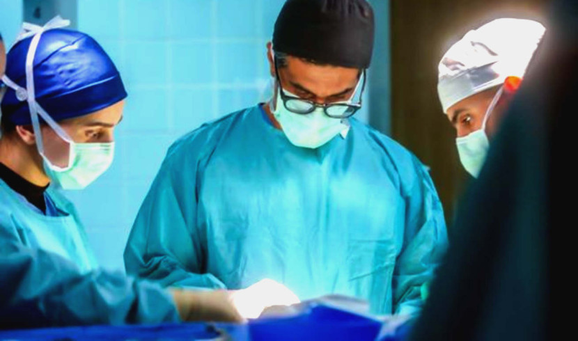 Dr. Homoud Aldahash, Konsultan Tumor Dasar Tengkorak di KFSHRC yang menangani operasi pengangkatan tumor otak robotik pertama di dunia. (Foto: Dok RUZKA INDONESIA)