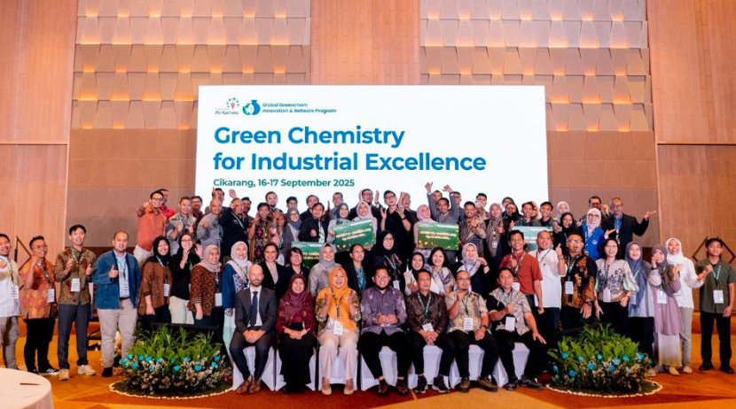 Foto bersama seluruh peserta kegiatan GGINP yang terdiri dari pelaku industri, pemerintah serta akademisi. (Foto: Dok Humas UPER)