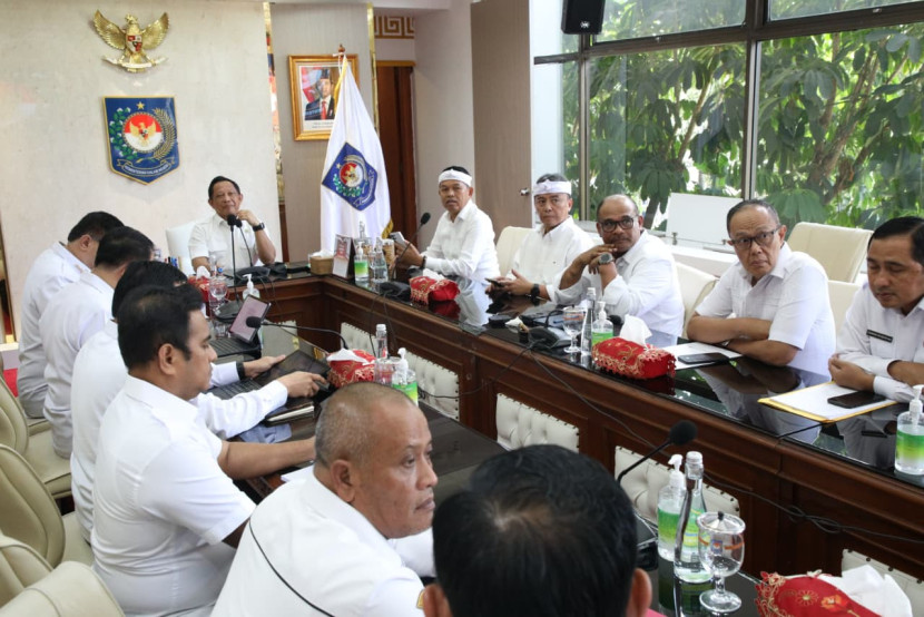 Rapat Pembahasan APBD bersama Gubernur Jawa Barat dan Kementerian Dalam Negeri di Gedung Kemendagri, Jakarta, Rabu (22/10/2025).istimewa