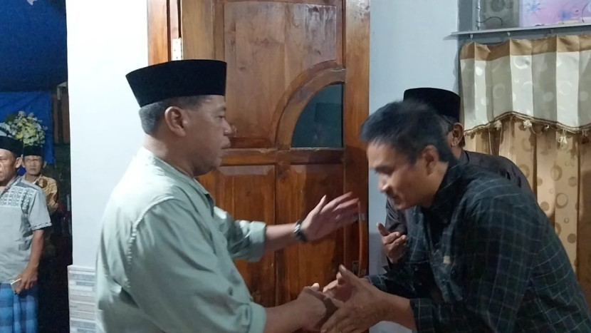 Bupati Majalengka menyampaikan rasa prihatin yang mendalam kepada kedua orang tua korban di rumah duka. (Foto: Dok Eko Widiantoro)