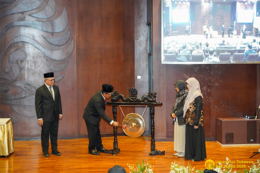 Rektor UI, Prof. Dr. Or. Heri Hermansyah, S.T., M.Eng., IPU meresmikan SPPB atau GSSD. (Foto: Dok Humas UI)