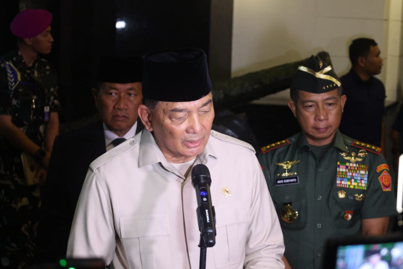 Menhan Sjafrie Sjamsoeddin di kantor Kemenhan. Sumber: Puspen TNI