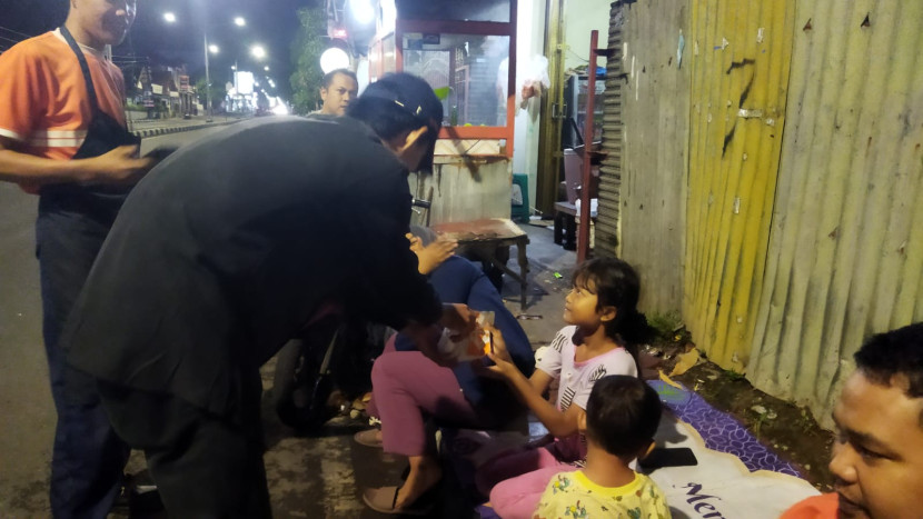 Dari Omzet ke Kepedulian, Begini Cara Almaz Berbagi Tiap Hari