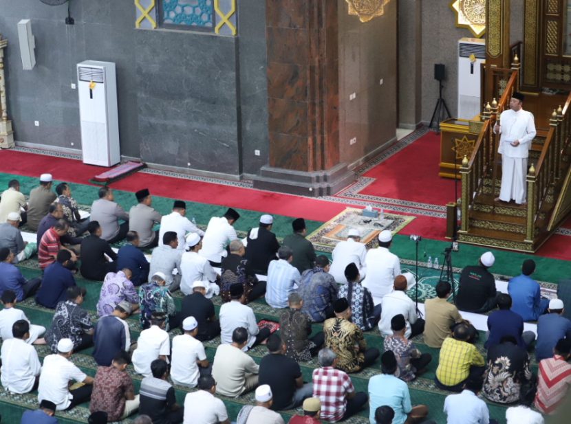Nusran Wahid menjadi khatib Jumat di Samarinda, Kaltim. (Adpimprov)