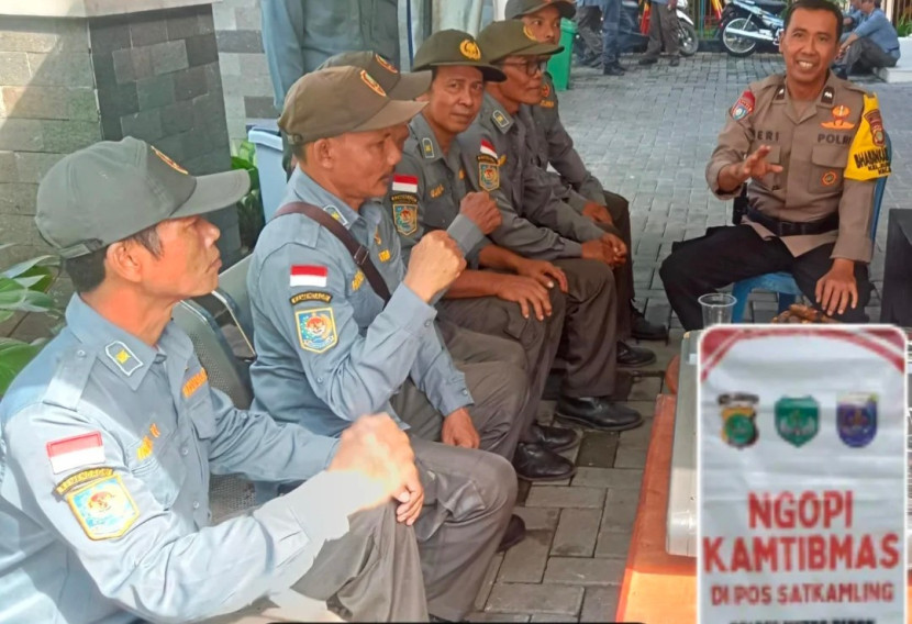 Foto ilustrasi Ngopi Kamtibmas di Pos Siskamling di Kota Depok. (Foto: Dok RUZKA INDONESIA)