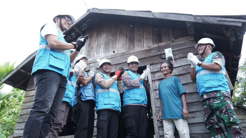 Penyambungan listrik desa di 22 desa di Kabupaten Murung Raya, Kalimantan Tengah merupakan bentuk sinergi antara Pemerintah dan PLN dalam memastikan pemerataan listrik sampai pelosok negeri. (Foto: Dok PLN)
