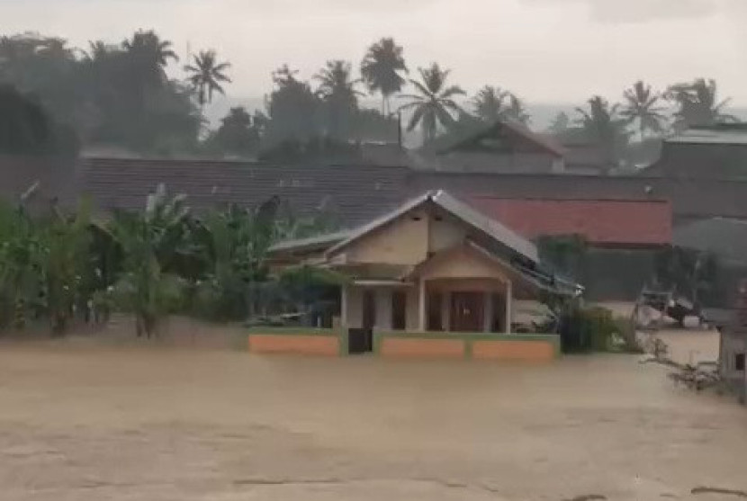 Lokasi banjir di Kecamatan Cisolok, Kabupaten Sukabumi, Senin (27/10/2025).dok istimewa