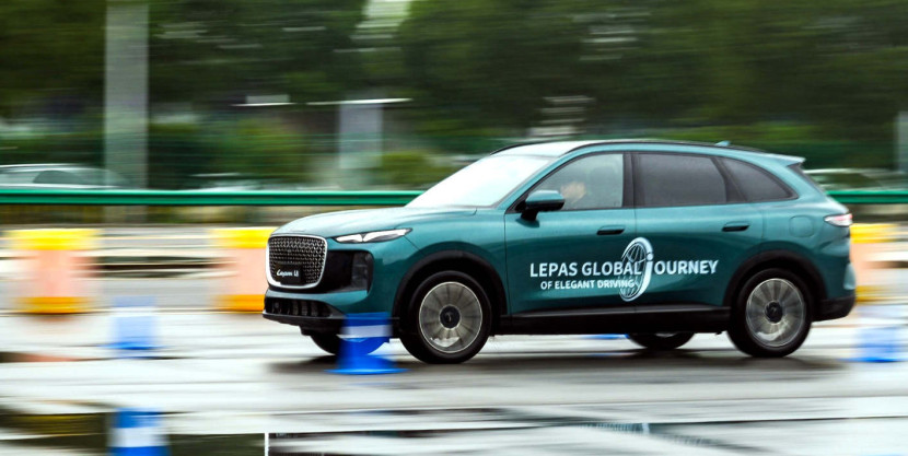 LEPAS L8, L6, dan L4 — dibangun dengan platform LEPAS Elegant Technology yang menawarkan performa efisien, stabil, serta hemat energi untuk pengalaman mobilitas yang elegan. (Foto: Dok RUZKA INDONESIA)