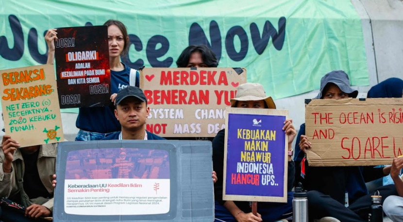 Diskusi Dua-Mingguan Nexus Tiga Krisis Planet bertajuk “Gen Z Menagih Tanggung Jawab Iklim”, meningkatnya kesadaran sekaligus kekecewaan Gen Z terhadap penanganan krisis iklim di Indonesia, Selasa. (28/10/2025). (Foto: Dok RUZKA INDONESIA)