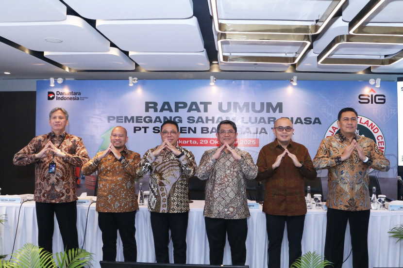 Direksi dan Komisaris SMBR Tbk. (FOTO: Humas Semen Baturaja)