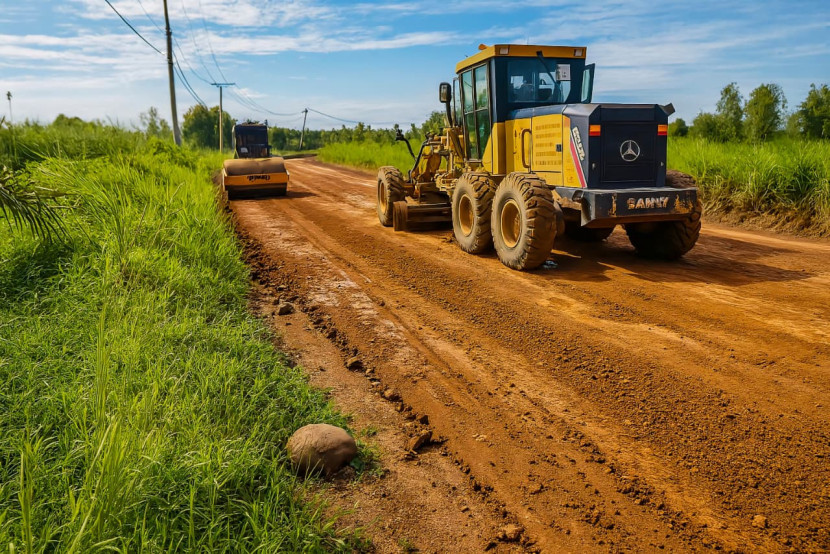 Badan jalan desa yang akan diperbaiki dibangun jalan cor beton di Air Sugihan. (FOTO: Humas OKI Pulp)