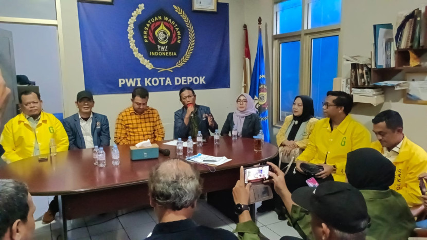 Suasana diskusi PWI Kota Depok dengan Partai Golkar Kota Depok. (Foto: Dok RUZKA INDONESIA) 