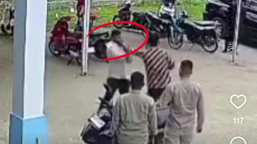 Wabup Pidie Hasan Basri melakukan kekerasan kepada kepala SPPG. (Foto: Tangkapan Video)